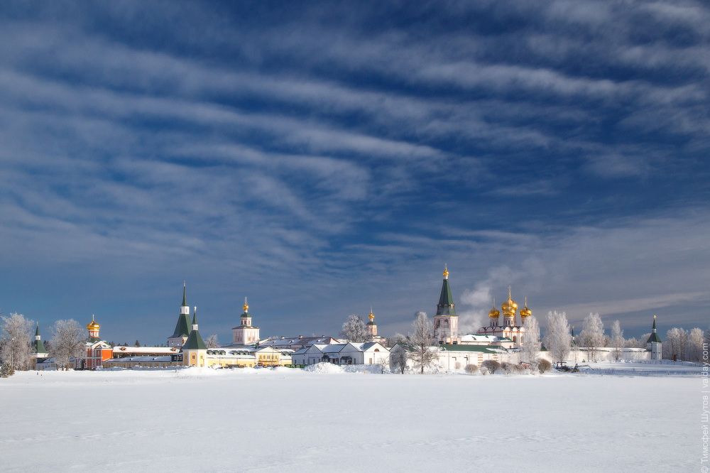 Зимний день в обители
