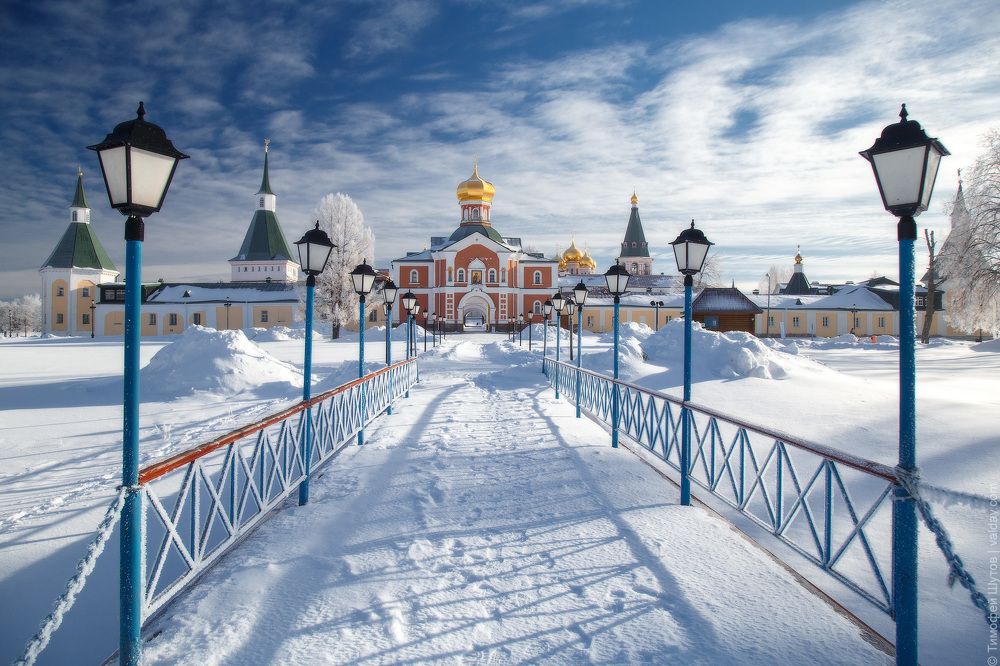 Зимний день в обители