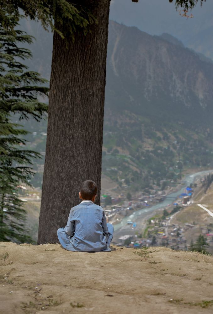 The child in the picture sitting in solitude looking at the beautiful view in front of me and being in thought prompted me to paint it.
The arrival of his friends moments later and the rapid change in the child's mood before their presence gave me the opportunity to create this series.