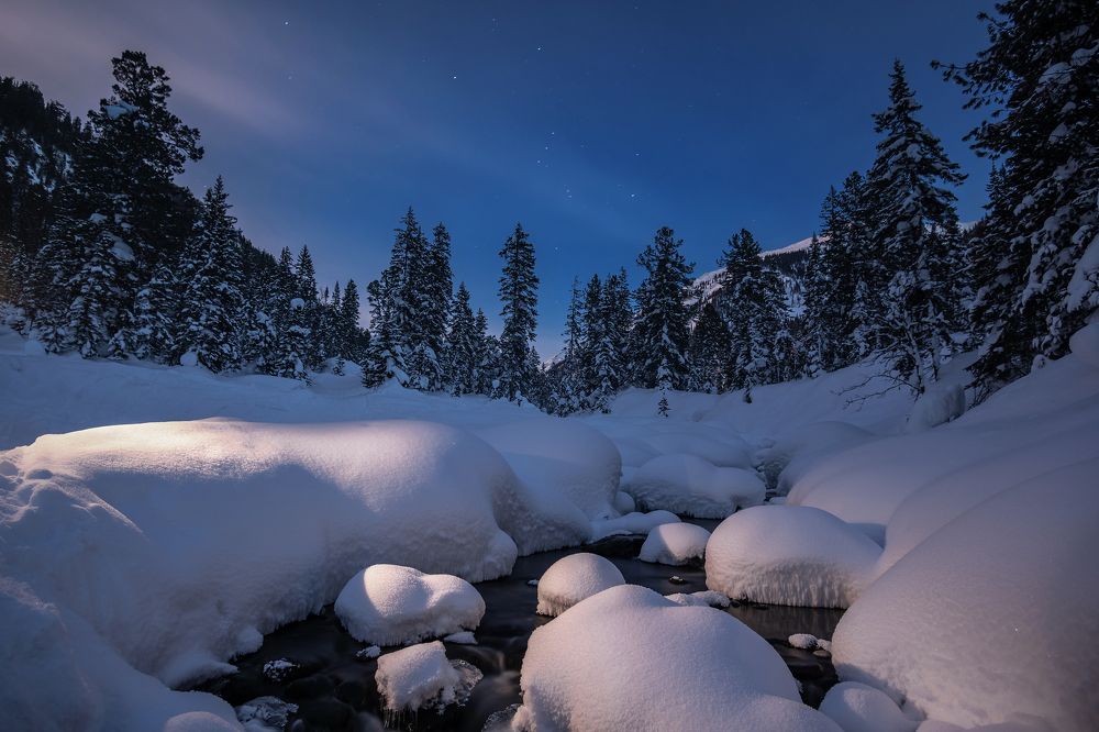 Лунная ночь в ущелье реки Большой Мамай
