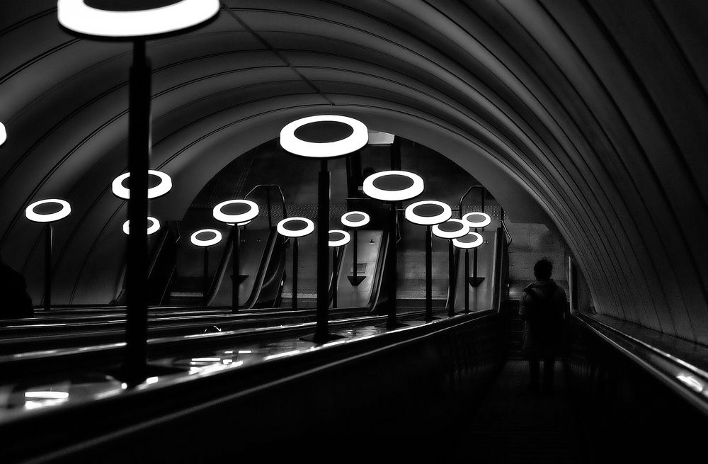 Метро. Светильники