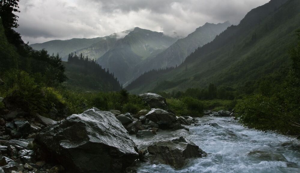 Во время грозы в горах.