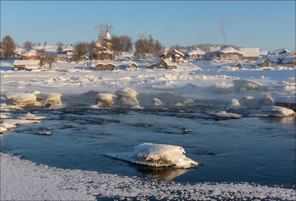 Морозный вечер в Ковде. Водица бежит в море.
