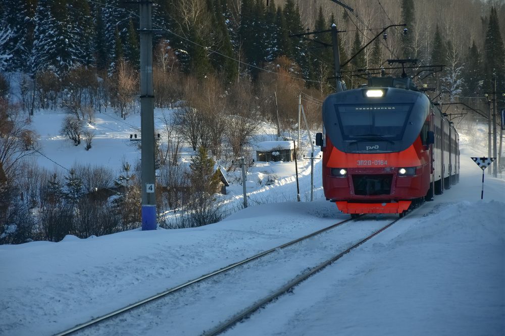 На электропоездах ...