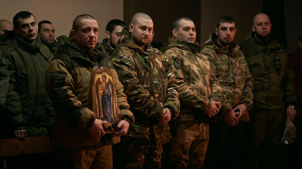 Не бывает атеистов в окопах под огнем