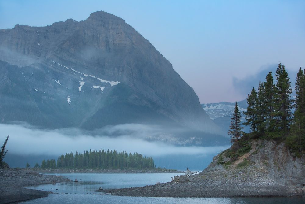 Один из небольших островков с которого открывается вид на перевал Саррейл (в виде седла)