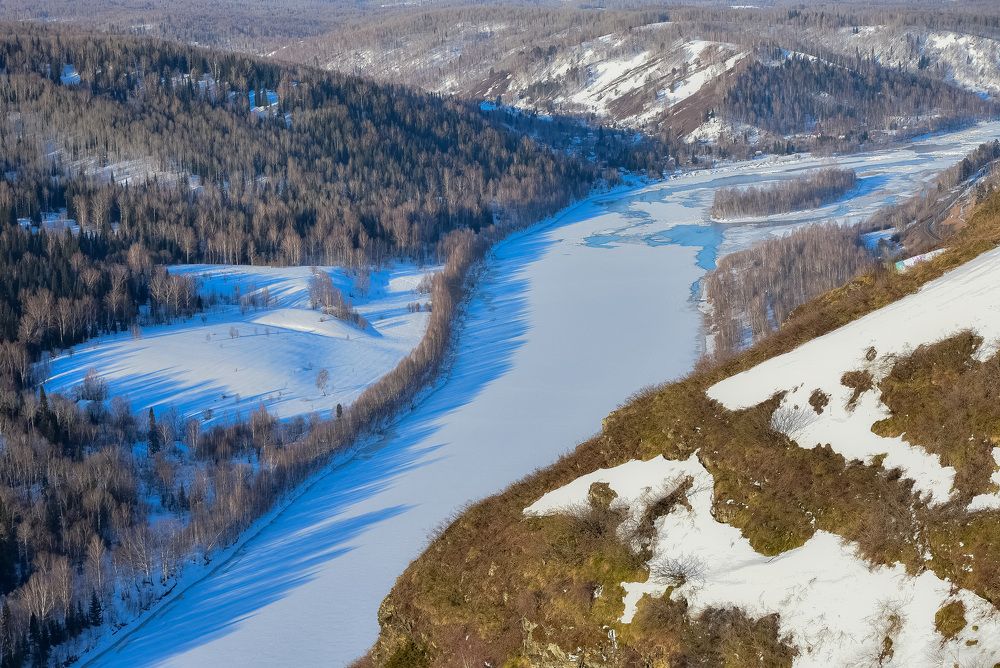 Апрель. Катунские утёсы