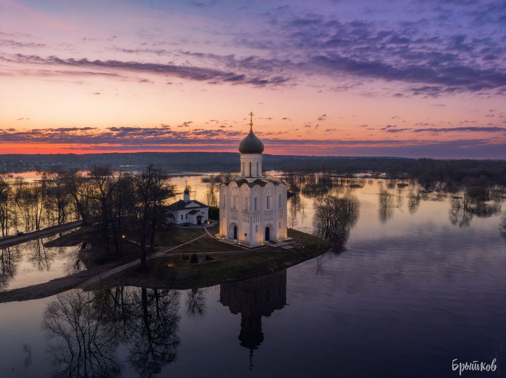 Половодье. Церковь Покрова на Нерли.