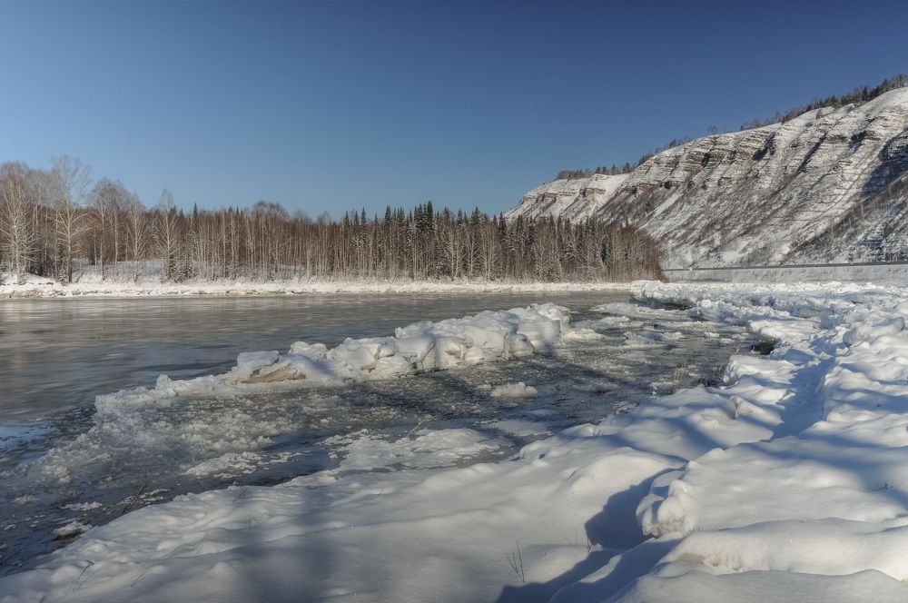 На Кондоме начался ледоход