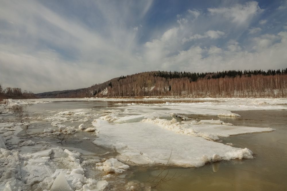 На Кондоме начался ледоход