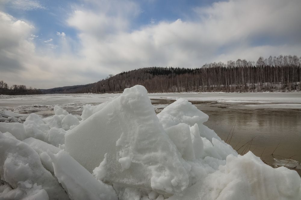 На Кондоме начался ледоход
