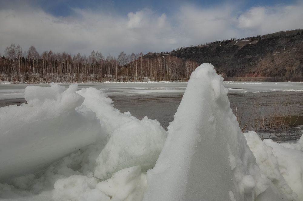На Кондоме начался ледоход