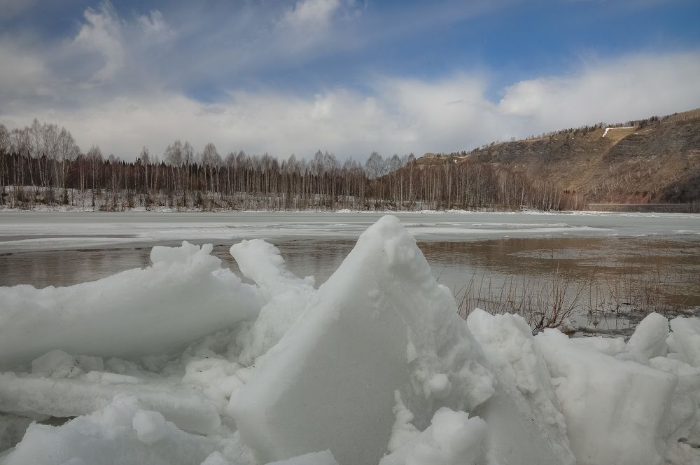 На Кондоме начался ледоход