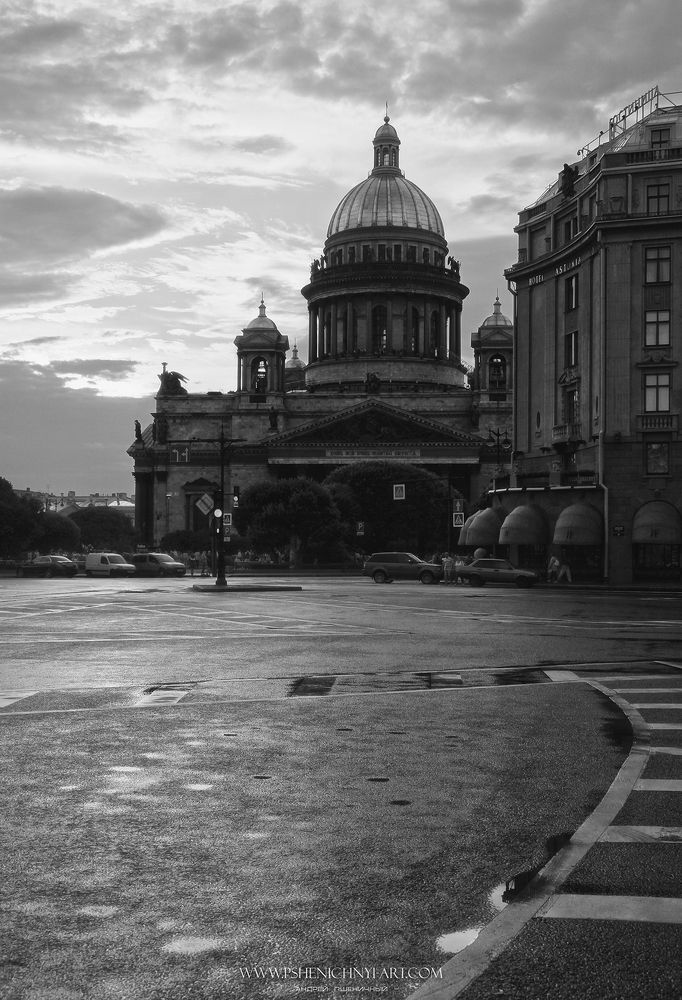 На Исаакиевской площади после дождя