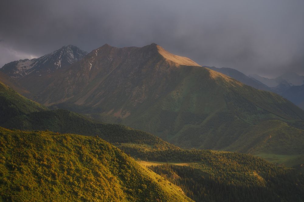 Ущелье Шамси на закате. Кыргызстан.
