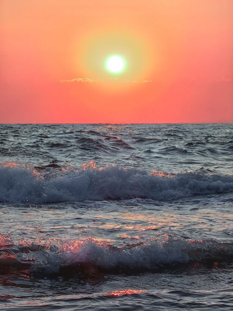 Не черное море.