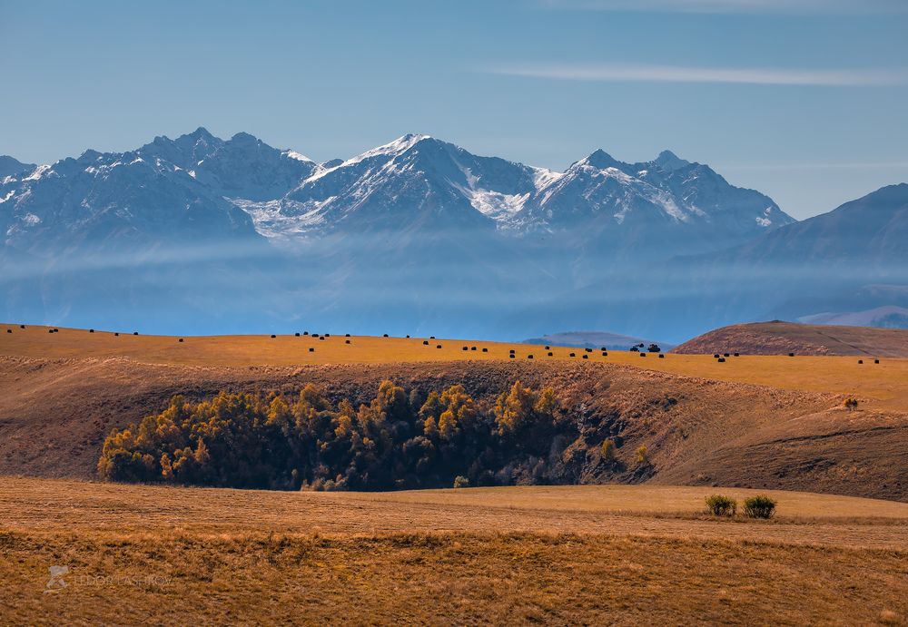 Осень на фоне гор