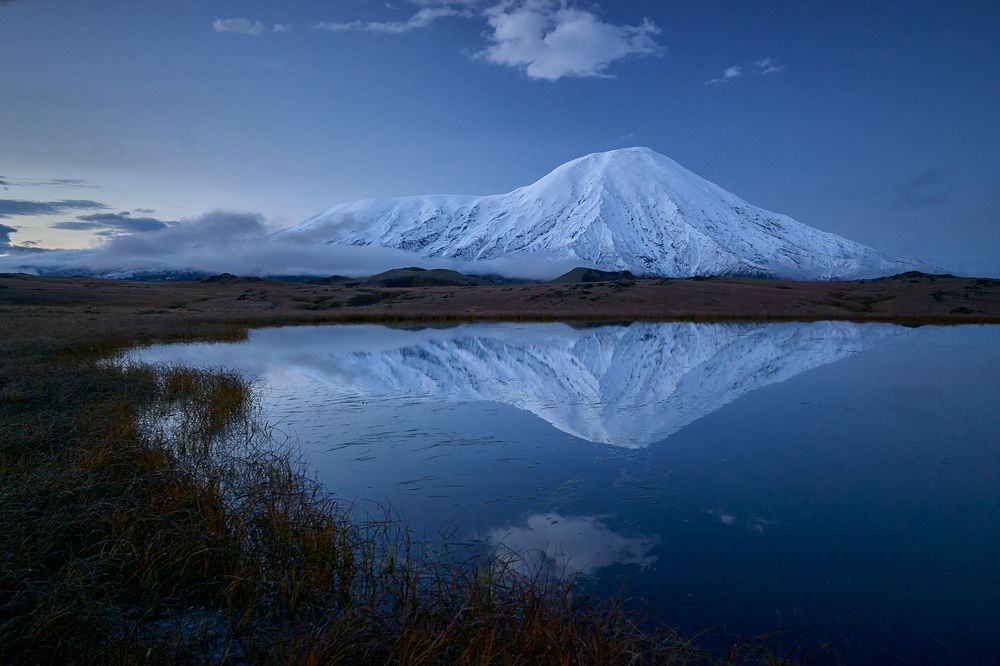 В ледяных пещерах Камчатки