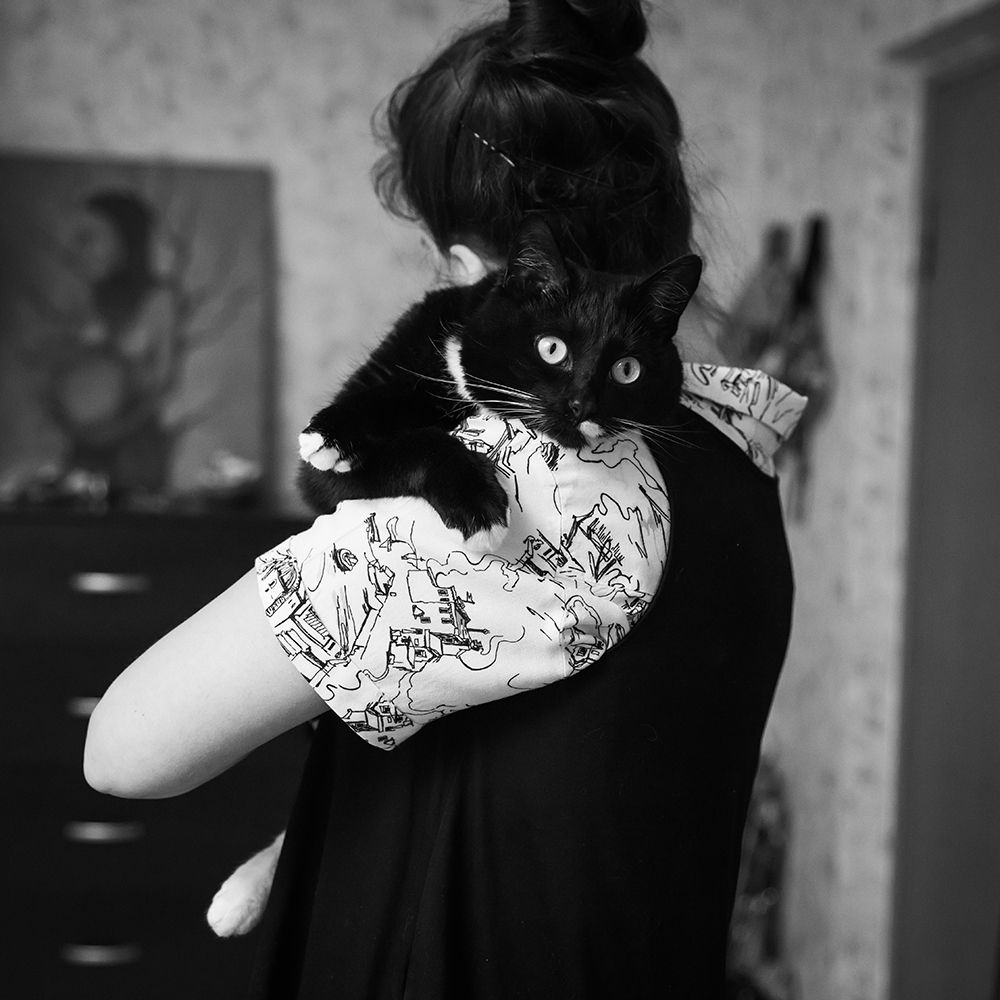 Катя Палагина и её кот по имени Дракула.