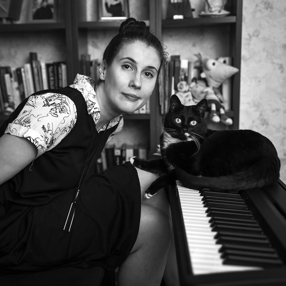 Катя Палагина и её кот по имени Дракула.