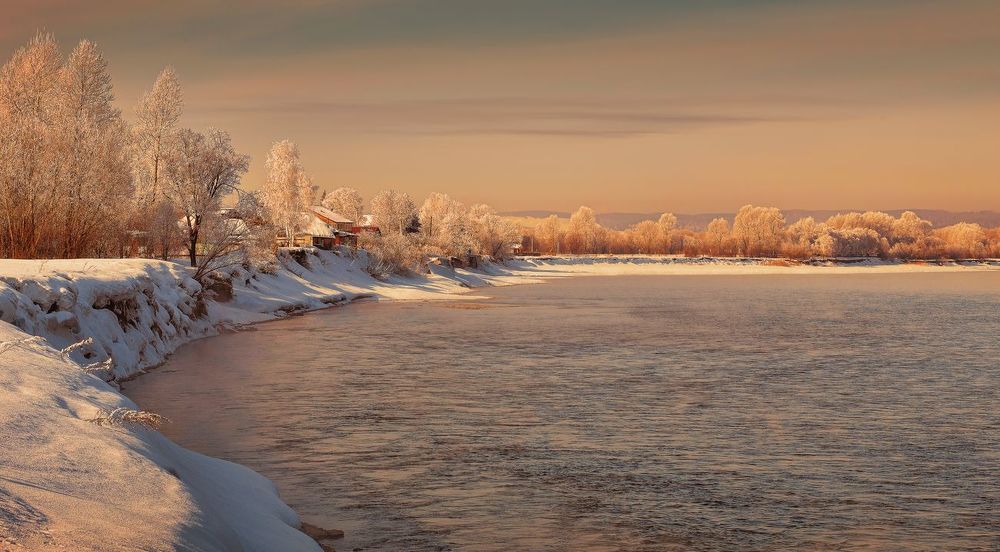 Ночью было снежно, а утром морозец. РекаТомь