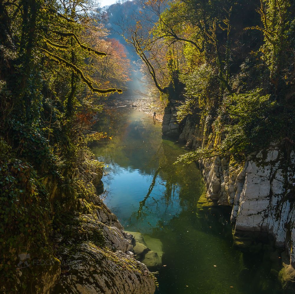 Река Хоста осенью