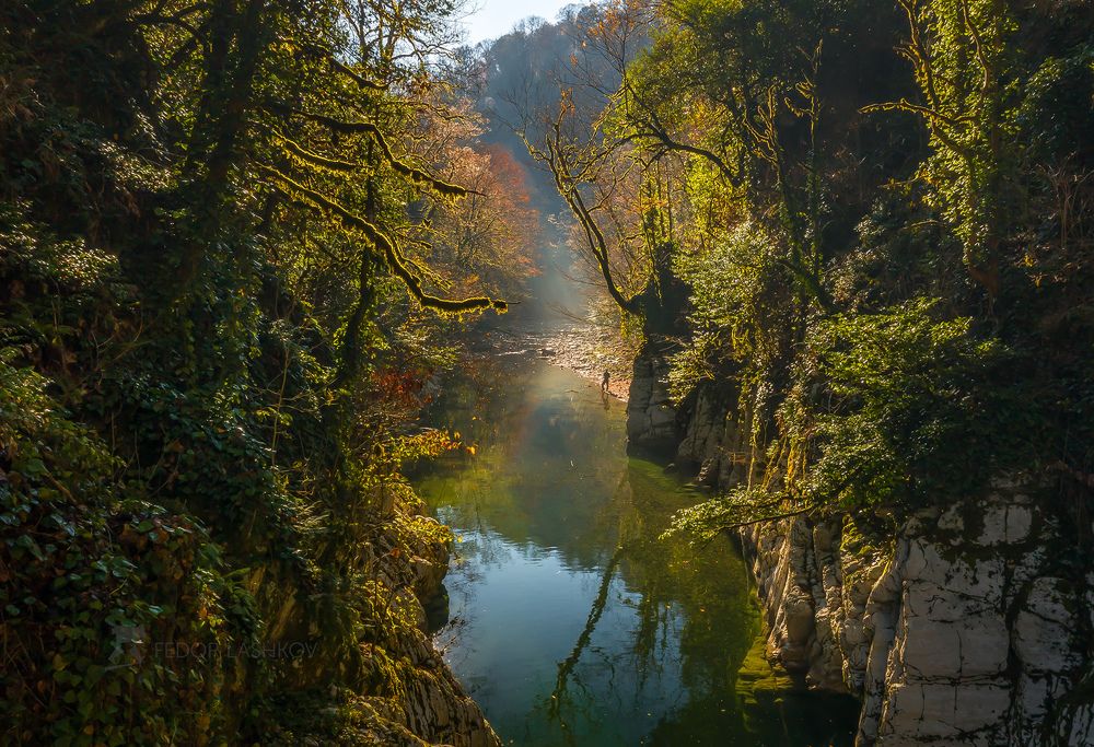 Река Хоста осенью