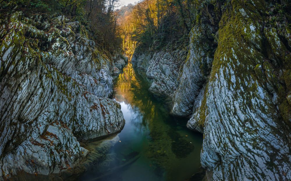 Река Хоста осенью