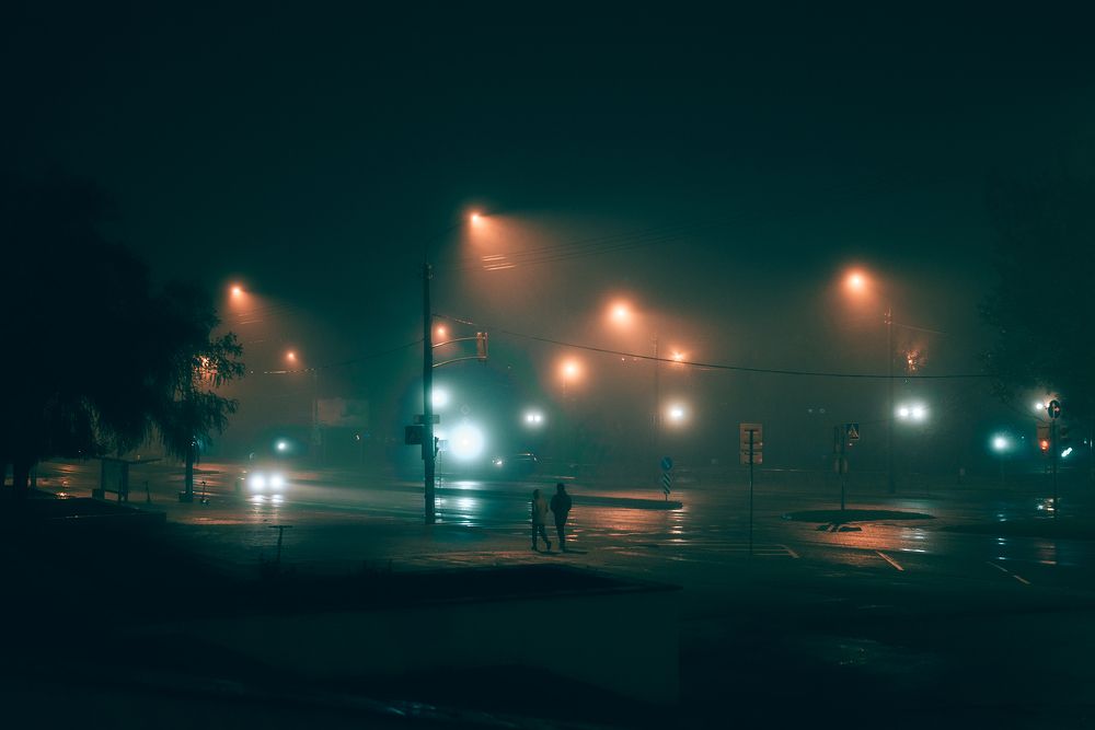 Ночной город в тумане