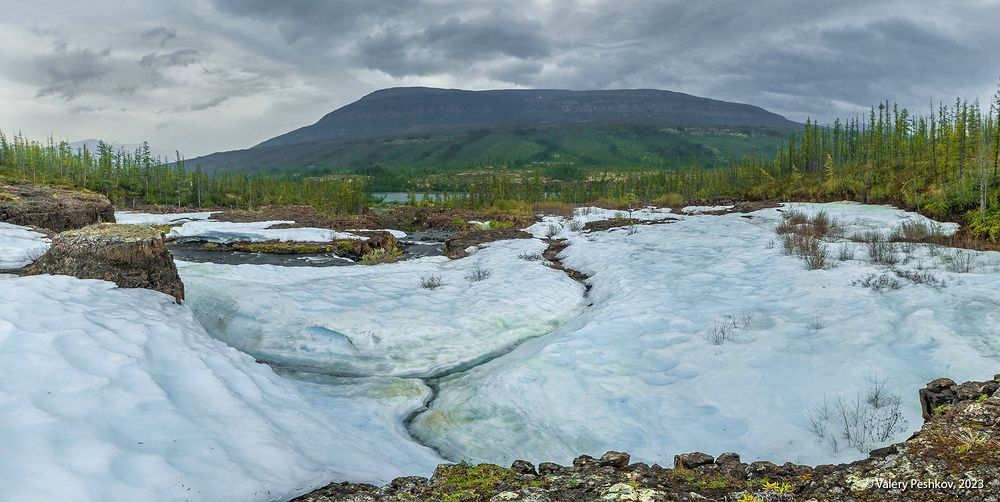 05 Наледи нижнего яруса уже здорово погрызены солнцем и водой, но пока держатся &hellip;