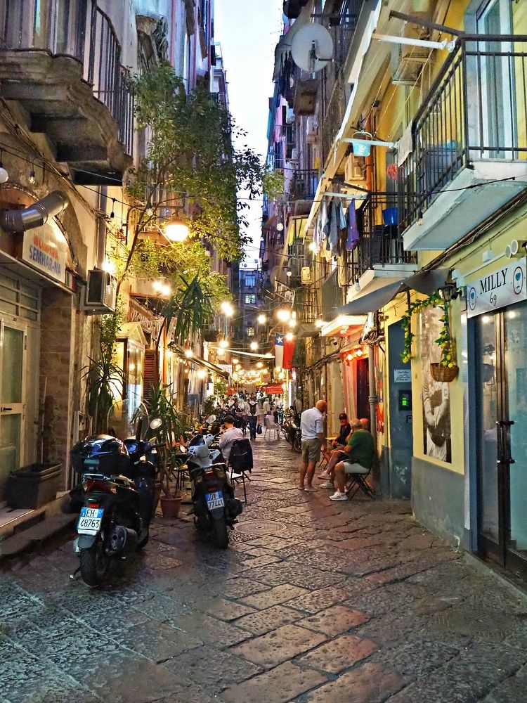 Napoli night streets