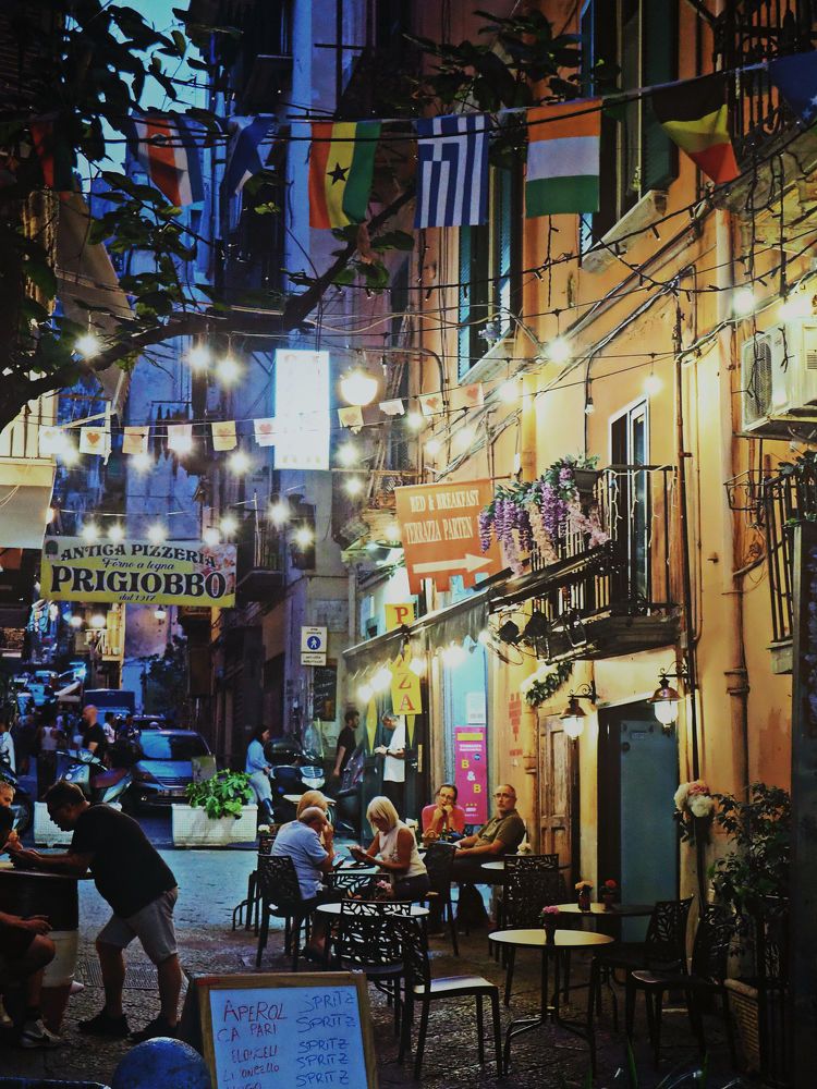 Napoli night streets