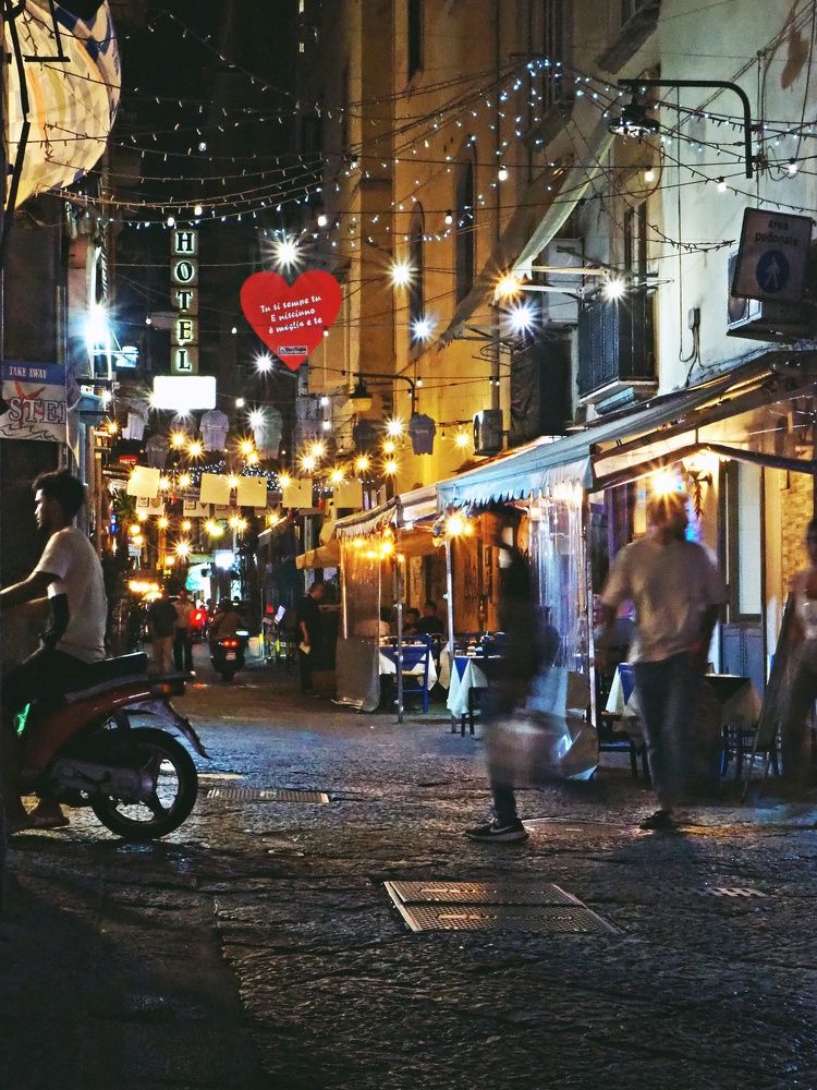 Napoli night streets