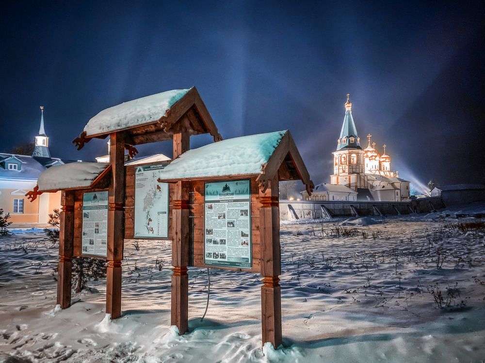 Зимняя ночь в обители