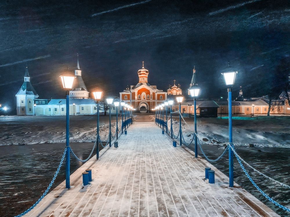Зимняя ночь в обители