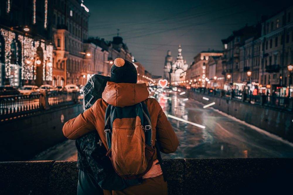 По мокрому ночному Питеру..