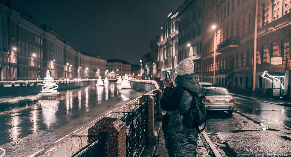 По мокрому ночному Питеру..