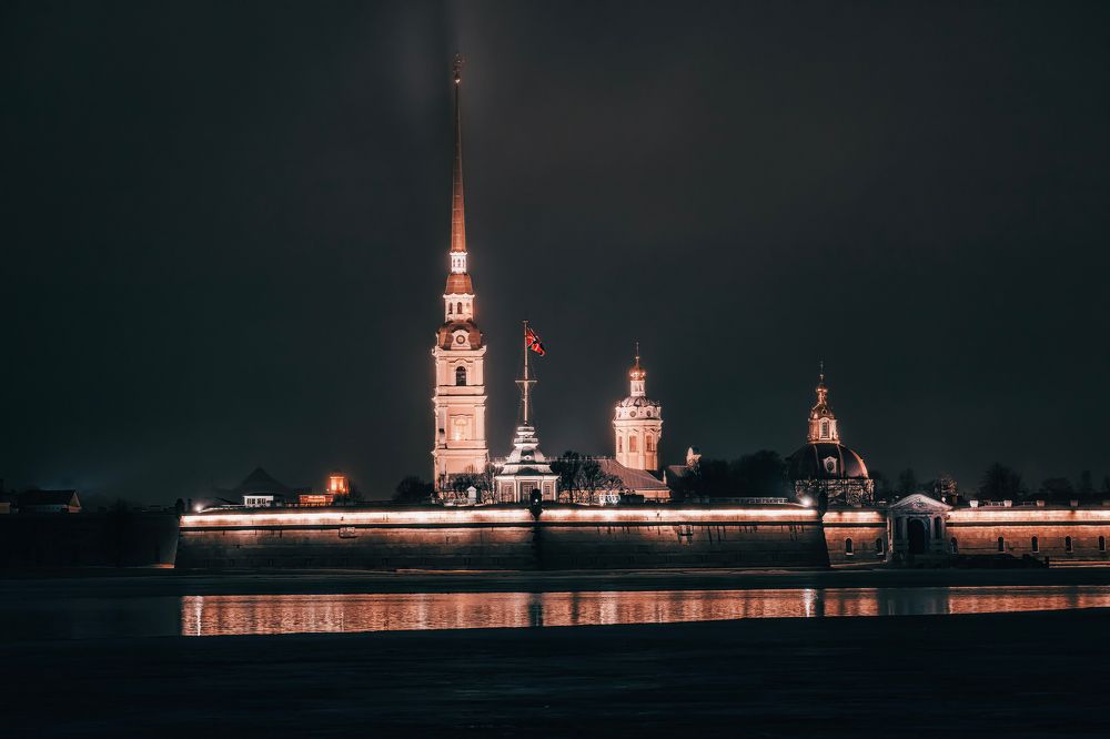 По мокрому ночному Питеру..