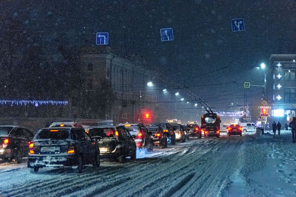 Снег и город (здравствуй Ваня новый год)