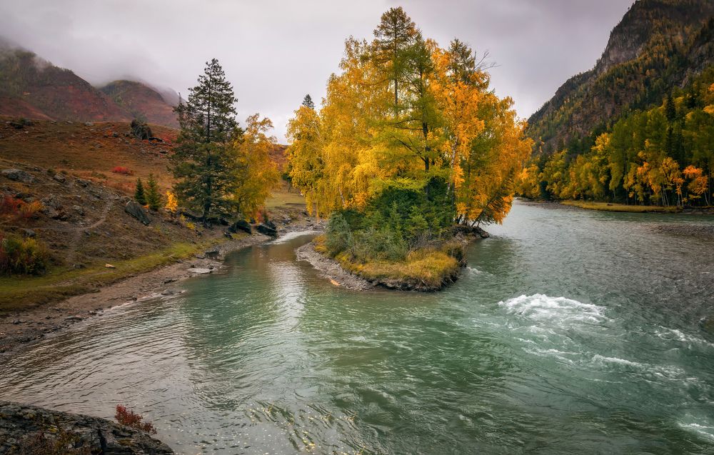 В фарватере реки...