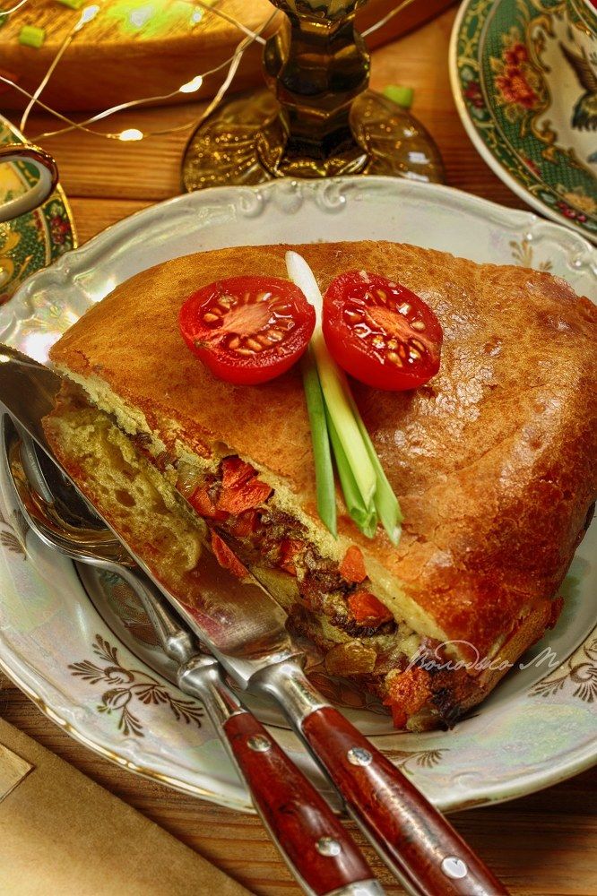 Мясной пирог с чаем