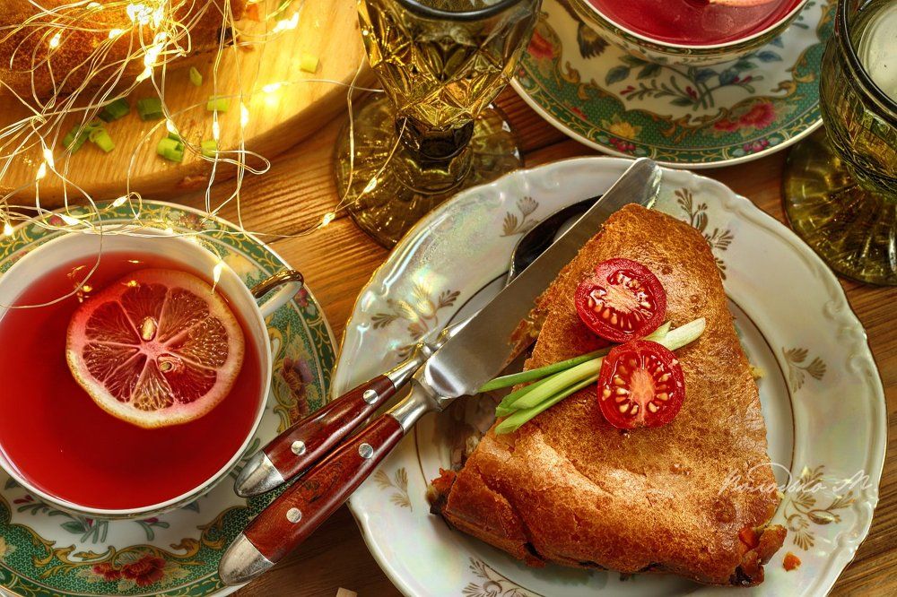 Мясной пирог с чаем