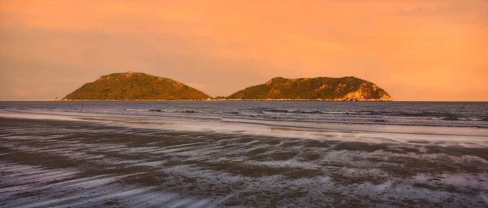 На берегу Сиамского залива (The Gulf of Thailand, Sam Roi Yot Beach)