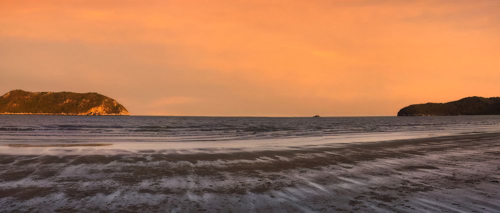На берегу Сиамского залива (The Gulf of Thailand, Sam Roi Yot Beach)