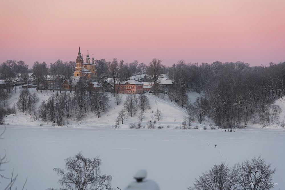 Зимний закат и Романовский берег