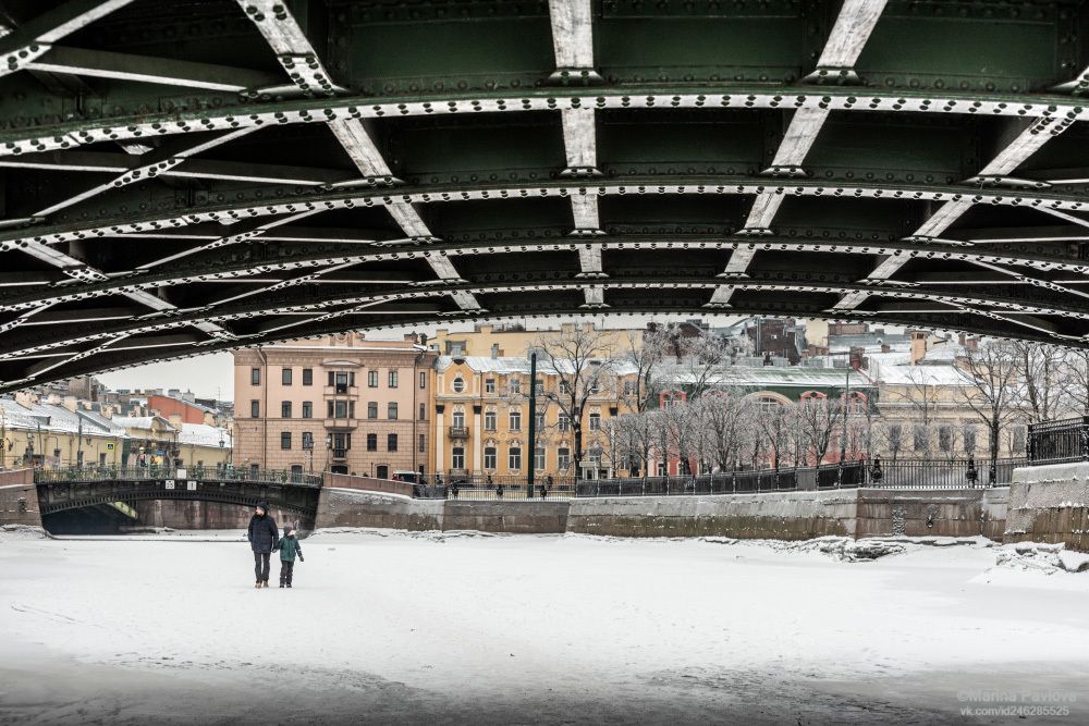 1-й Садовый мост, река Мойка, на заднем плане 1-й Инженерный мост, река Фонтанка.