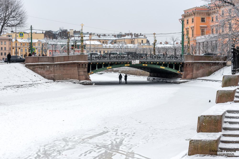 1-й Садовый мост. Река Мойка, справа Михайловский замок.,справа терраса-пристань павильона Россси.