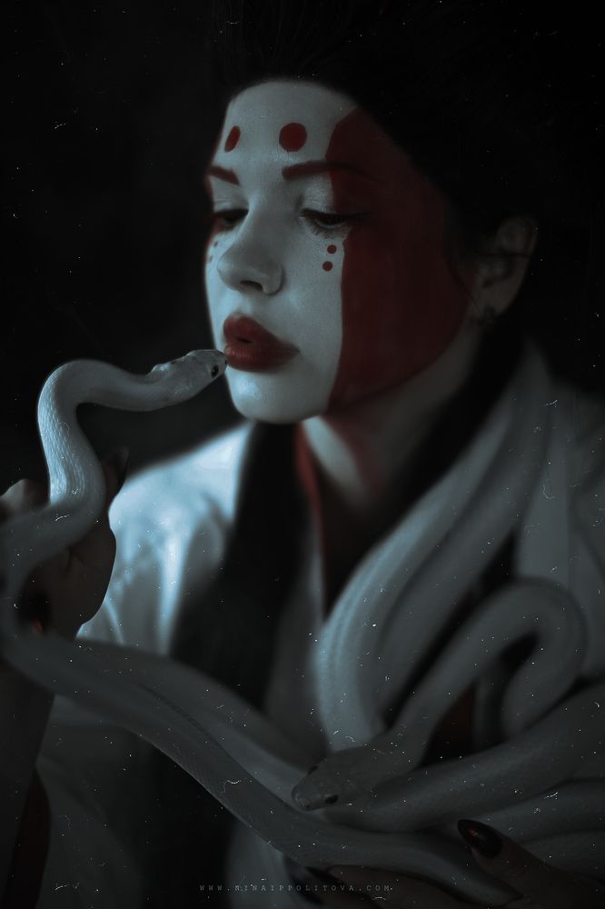 Б е л ы е   з  м е и 