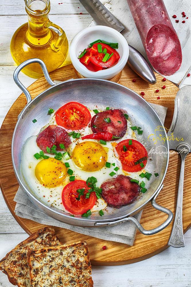 Яичница с балыковой колбасой