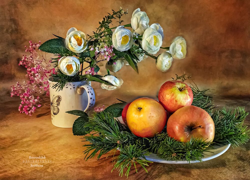 Натюрморт с цветами и яблоками
